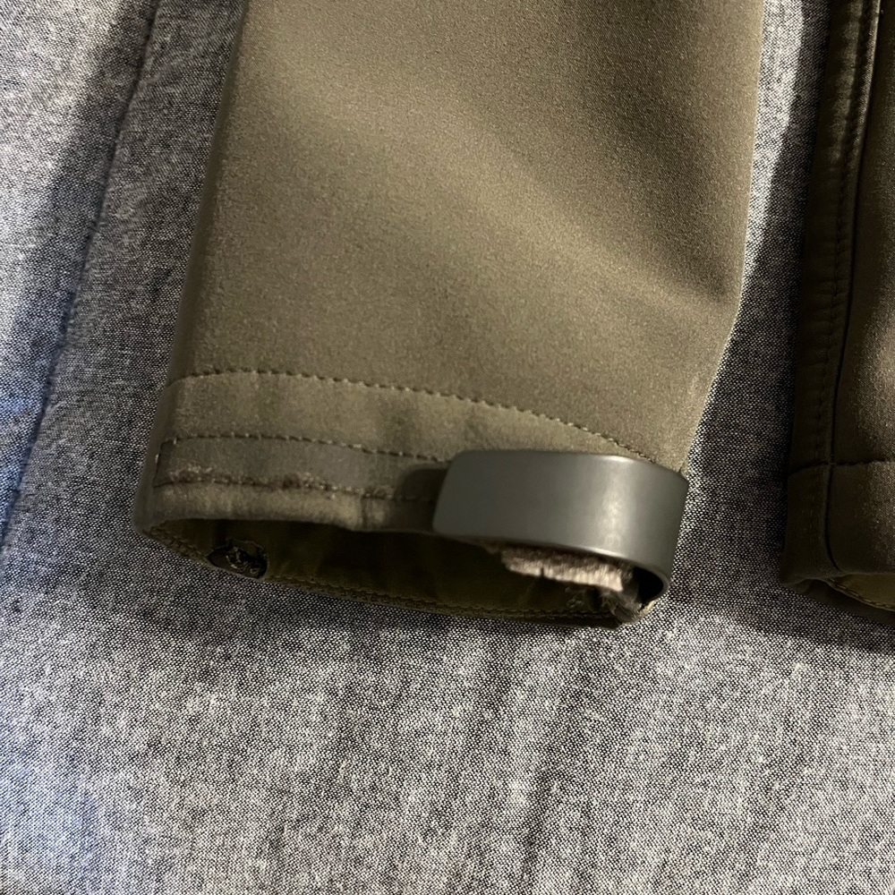 The North Face Men's Olive Colored Performance Jacket - Picture 5 of 6
